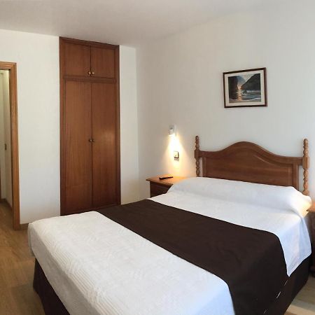 Hotel Trespalacios Панес Екстериор снимка