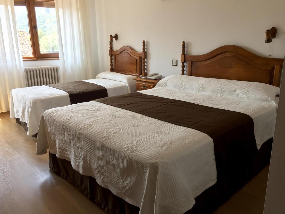 Hotel Trespalacios Панес Екстериор снимка