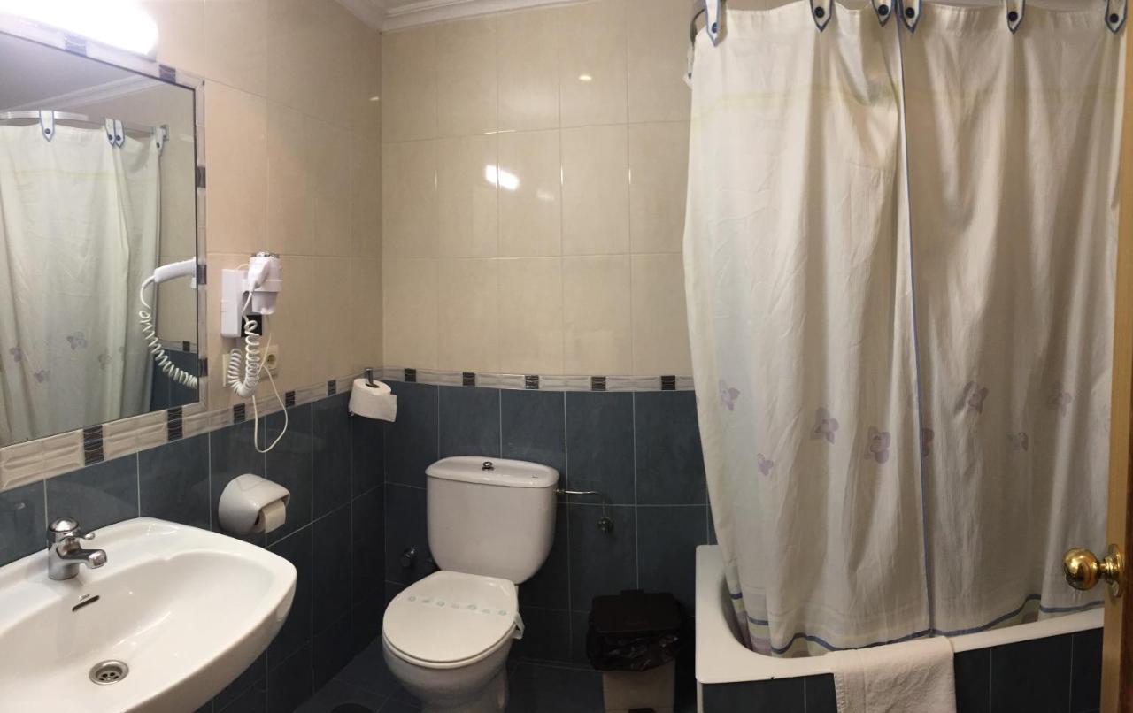 Hotel Trespalacios Панес Екстериор снимка