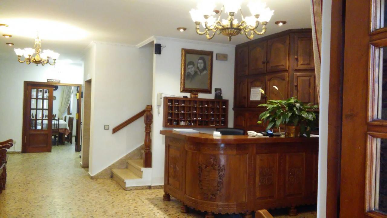Hotel Trespalacios Панес Екстериор снимка